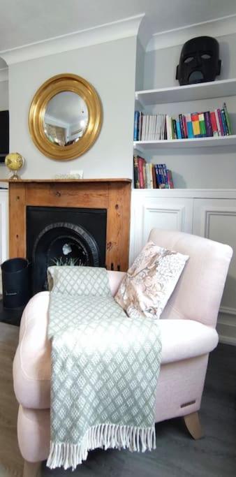 Windsor Cottage: Cosy, Charming, Full Of Character Екстер'єр фото