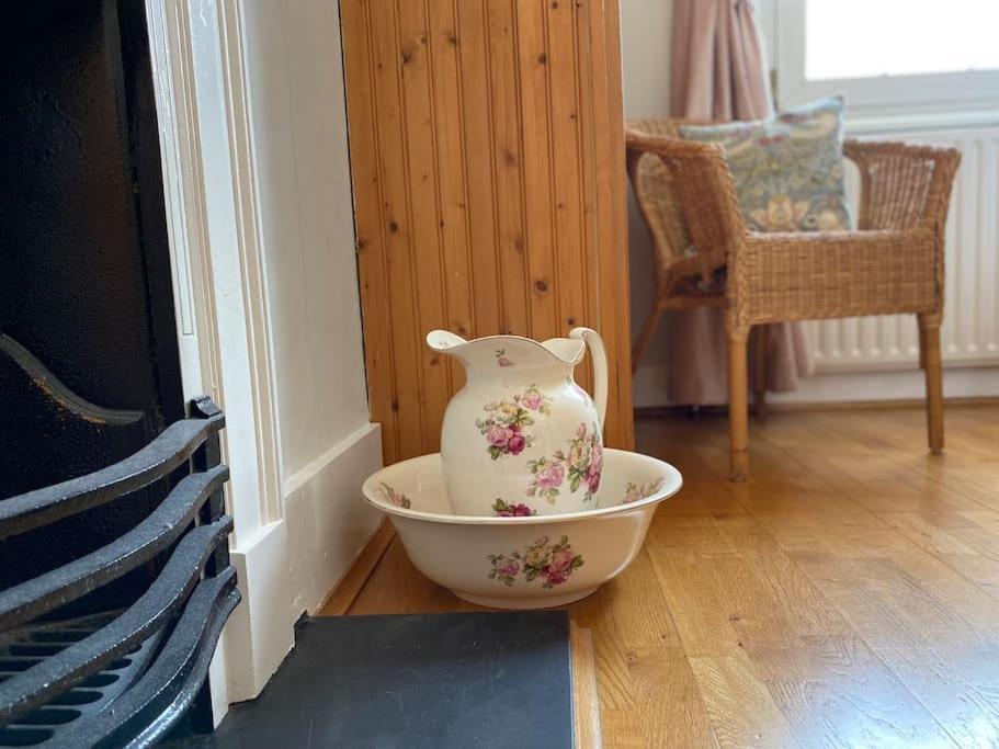 Windsor Cottage: Cosy, Charming, Full Of Character Екстер'єр фото
