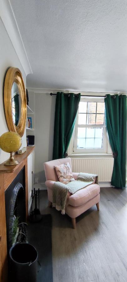 Windsor Cottage: Cosy, Charming, Full Of Character Екстер'єр фото